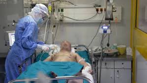 Ιδιώτες που έπαθαν ατύχημα κοντά στο νοσοκομείο μεταφέρθηκαν εδώ για πρώτες βοήθειες και μέχρι να διακομιστούν με ασφάλεια σε πολιτικό. H Prwth Grammh Ths Maxhs To Cnn Greece Sth Me8 Toy Eyaggelismoy Cnn Gr