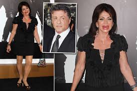 Die aufklärung nimmt sie natürlich gleich selbst in die hand, und so. Sylvester Stallones Mama Jackie Und Ihre Aufgespritzten Horror Lippen