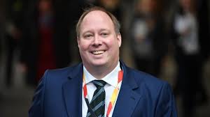 Helge braun had an indirect path into the berlin political world. Helge Braun Privat Zwischen Garten Und Kanzleramt So Lebt Merkels Enger Vertrauter News De