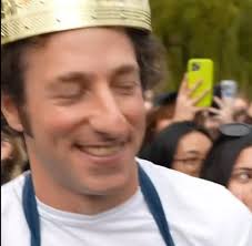 Look at This Jeremy Allen White Lookalike Contest in Chicago