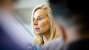 Een makkelijke jeugd had ze bepaald niet, want toen haar moeder ernstig ziek werd en haar vader zwaar. Sigrid Kaag Heeft Spijt Van Uitspraak Over Beeindigen Avondklok Rtl Nieuws