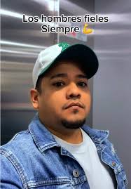 Mujer Madura Se Besa Con Hombre Sin Dientes