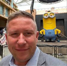 Does it hurt to grill in the rain? I worry about the cold water cracking a  hot Joe. Anyone have any issues with that?