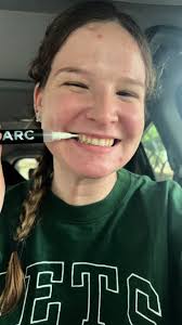 Come try the whitening pen from Arc! I’ve seen people go crazy over this so  I had to try it! Let me know if you’ve tried it before 🦷🪥✨