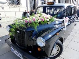 Der autoschmuck zur hochzeit ist für eine sinnliche party sehr wichtig. Autoschmuck Die Besten Deko Ideen Fur Das Auto