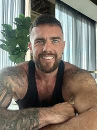 Te envié (5) mensajes 📩 en los últimos 4 minutos. Hola, no quiero  molestarte más pero me encantan tus fotos. 﫶﫶 Espero que veas esto y  podamos hablar... ☺️