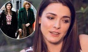 Anna Wintour's daughter Bee Shaffer on being 5ft 5in and having 'huge boobs'  | Daily Mail Online