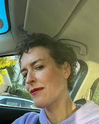 I actually can't believe I'm posting this. As fellow cancer travellers  know, hair loss is one of the most confronting aspects of cancer treatment.  The aesthetic is shocking, the process of losing