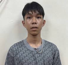 Thanh niên vờ làm khách, cướp giật 3 tiệm vàng ở Hà Nội