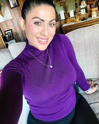 I wanna playyyy 🥹 How far along do you think I am? (4th baby, 1st boy🥰)