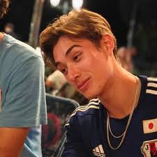 Jamie Putnam (@jamjams6)