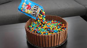 Kids love these candy topped cookies. Candy Cake Mit M M S Und Kitkat Ganz Leicht Selber Machen Youtube