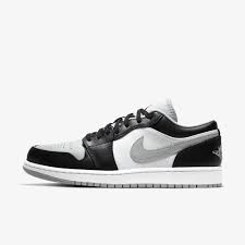 However, the black/red or bred colorway is the most popular and recognizable. Air Jordan 1 Low Light Smoke Grey Grailify