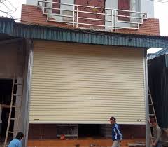 Trình tự lắp đặt cửa cuốn tấm liền theo đúng kỹ thuật