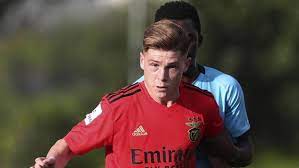 Kevin csoboth is a hungarian professional footballer who plays as a forward for portuguese side benfica b in liga portugal 2. Egyre Tavolabb Egymastol Csoboth Kevin Es A Benfica Infostart Hu