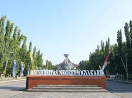 Berikut ini persyaratannya memilih maksimal 2 (dua) prodi s1 dan/atau d4 untuk kelompok saintek atau soshum. Informasi Lengkap Um Uny 2021 Zenius Blog