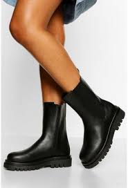 La sandale femme se décline à l'infini avec ses formes, ses couleurs, ses hauteurs, toutes les femmes seront séduites par d'innombrables modèles. Bottines Compensees Bottines Plateformes Boohoo Fr