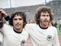 Robert lewandowski equals gerd müller's bundesliga scoring record. Gerd Muller The Lethal Goalscorer Who Conquered World Football With Germany And Bayern Munich Football News