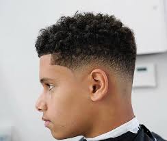 A Imagem Pode Conter 1 Pessoa Close Up Curly Hair Men Faded Hair Curly Hair Fade