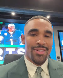 Trying my best to stay busy in 2024 🤝🏽, 1. OMW, 2. Knicks/Bulls pre-game  🙏🏽, 3. “The Book of Hov” exhibit , 4. My favorite downtown coffee spot ,  5. I’m with the baggy wave but 42x32 is OD , 6. Trader ...