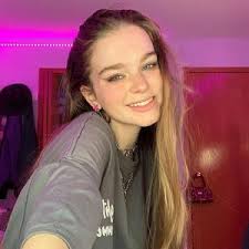 Summer Howell 🌙 (@summerhhowell)