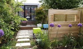 Explora las mejores ideas para decorar patios pequeños, conoce las tendencias en diseño de jardines con poco espacio y aprende los mejores tips para la decoración exterior del. Diseno De Patios Y Jardines Pequenos 75 Ideas Interesantes