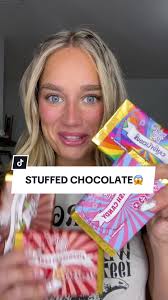 Trying a swedish candy STUFFED chocolate bar😱😭🤩🫶🏻 ITS SO GOOD!!  #swedishcandy #swedishcandyshop #candytok #candyreview #tastetest  @vegandelights.sweden