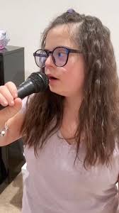 Day 2 Just a girl trying to get to 25k followers by the end of the Summer!  Part of my luggage went missing!😩✈️ London to Chicago. #immidavis  #summerholidays #holidays #flying #girlsinger #childsinger #