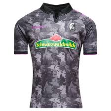 Sehen sie alle klassischen trikots von sc freiburg im football kit archive. Sc Freiburg 3rd Shirt 2017 18 Www Unisportstore Com