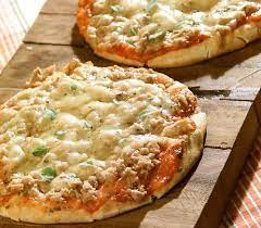 Brazilian Tuna Pizza Pizza De Atum Recipe Tuna Pizza Recipes Food