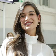 Clara Cervera, experta en belleza: "A partir de los 40, la producción de  colágeno disminuye drásticamente y la piel del contorno de los ojos es la  primera en manifestarlo"