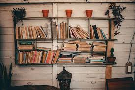 Selain bisa dipakai untuk menyimpan sepeda, bentuk sepeda kamu yang keren juga bisa menjadi dekorasi tidak biasa namun menarik. 7 Ide Kreatif Simpan Koleksi Buku Di Rumah Agar Lebih Rapi