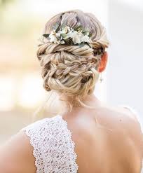 Se faire coiffer le jour de son mariage peut être le paradis… ou carrément l'enfer. 4 Styles De Chignons Pour Mon Mariage Les Fleurs Dupont