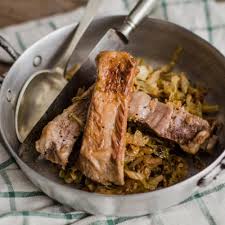 Tagliare la cipolla soffriggerla in un'altra teglia con olio. Ricetta Verza E Costine Con Dosi E Fasi Preparazione