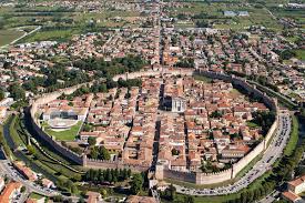 The town of a wonderful circle of walls was founded in the year 1220 upon order of the commune of padua. Mura Di Cittadella E Camminamento Di Ronda Hotel Brennero Bassano