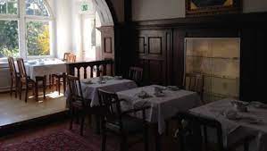 Von hier aus startet man zu schönen spaziergängen an das nahe rheinufer oder in den südpark. Hotel Haus Marienburg In Koln Hotel De