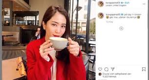 Saat disinggung mengapa memilih pindah agama, bunga angkat suara. Isu Bunga Zainal Pindah Agama Ke Hindu Kenang Pernah Puasa Ramadhan Suara Bali