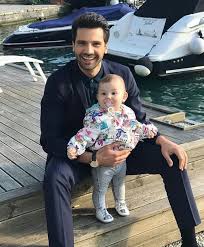 Emir Deniz Kara Sevda Unluler Yazlik Giysiler Film