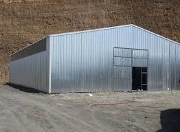 Çelik konstrüksiyon yapılar çoğunlukla çelik fabrika binaları, çelik sanayi yapıları, uçak hangarları, spor tesisleri, çelik konstrüksiyon hangarlar, çelik konstrüksiyon atölyeler, çelik konstrüksiyon depolar gibidir. Hangar Depolar Konteynir Yapi Prefabrik Izmir Konteyner Ev