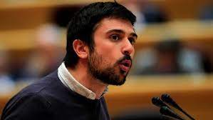 Ramón Espinar se encara con una periodista de la SER - YouTube