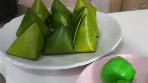 Beri satu lembar gabin lagi sebagai penutupnya lalu rekatkan keduanya. Kue Bugis Ketan Putih Youtube