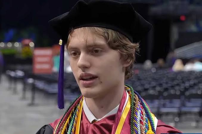 18-Year-Old Student Becomes One of Youngest Law School Graduates