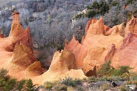 Contrastes D Ocres A L Aube Du Printemps Rustrel Est Luberon France Travel Provence Natural Landmarks Alps Provence