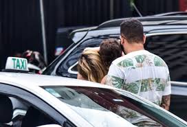 As férias dos filhos do faustão, jojo todynho sendo ovacionada no shopping, o novo carrão do luan santana, o isolamento de felipe neto e o deboche da lívia andrade também foram destaque. Gkay Assume Romance Com Rezende Ex De Virginia