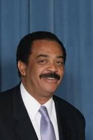 TBT: Checking out a poster featuring fellow Phi Beta Sigma Fraternity Inc  brothers (and Dallas Cowboys teammates) James Washington (37) and Erik  Williams (79) in the locker room, 1993.