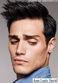 Ponypartie Und Deckhaar Hoch Gestylt Manner Manner Frisur Kurz Frisuren Manner Frisuren