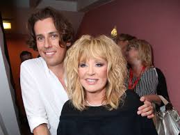 Певица считала, что штамп в паспорте не так важен, как настоящие и искренние чувства. Maskim Galkin Radi Pugachevoj I Detej Poshel Na Bolshuyu Zhertvu Situaciya Ne Iz Legkih