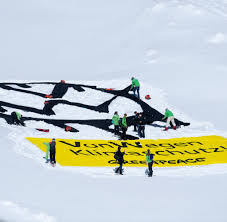 Greenpeace, originally known as the greenpeace foundation, was founded in vancouver, british columbia, canada in 1972. Greenpeace Bringt Hunderte Entwendete Vw Schlussel Auf Zugspitze Welt