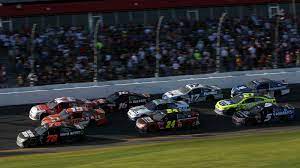 Most of ya would pissing yourselves going 200 mph at talladega. Why Do Daytona 500 Drivers Tailgate At 200 Mph Physics Vox