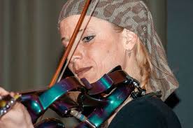 Jana Mende violin, vocals by Caesars player at a joint concert by Peter  Caesar Gläser and the Klaus